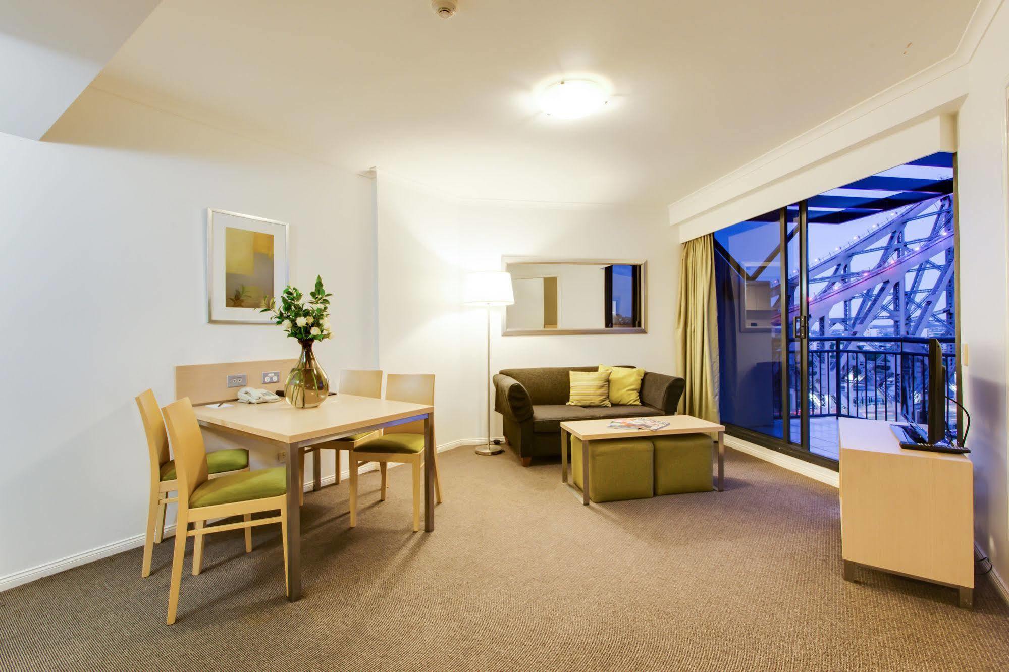 Oakbridge Hotel & Apartments Brisbane Exterior photo